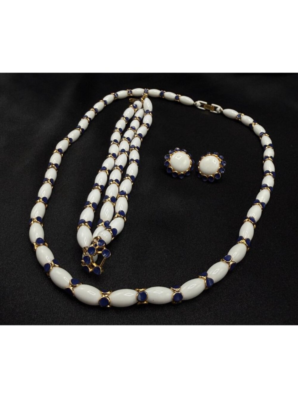Vintage 1960s Crown Trifari White & Blue Beaded Necklace & Matching Clip-On